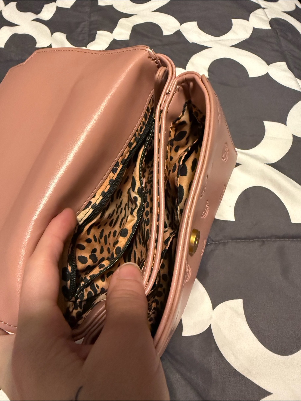 Betsey Johnson Blush Pink Skullicious Top Handle Crossbody Bag - Picture 3 of 7